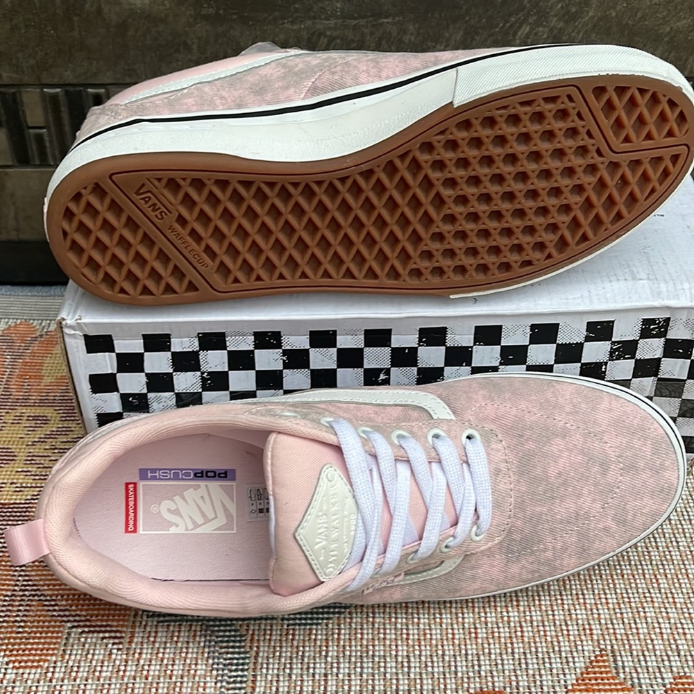 Vans WMNS Kyle Walker
Acid Denim Pink
VN0A5JIEPNK
Sneakers - Picture 5 of 16